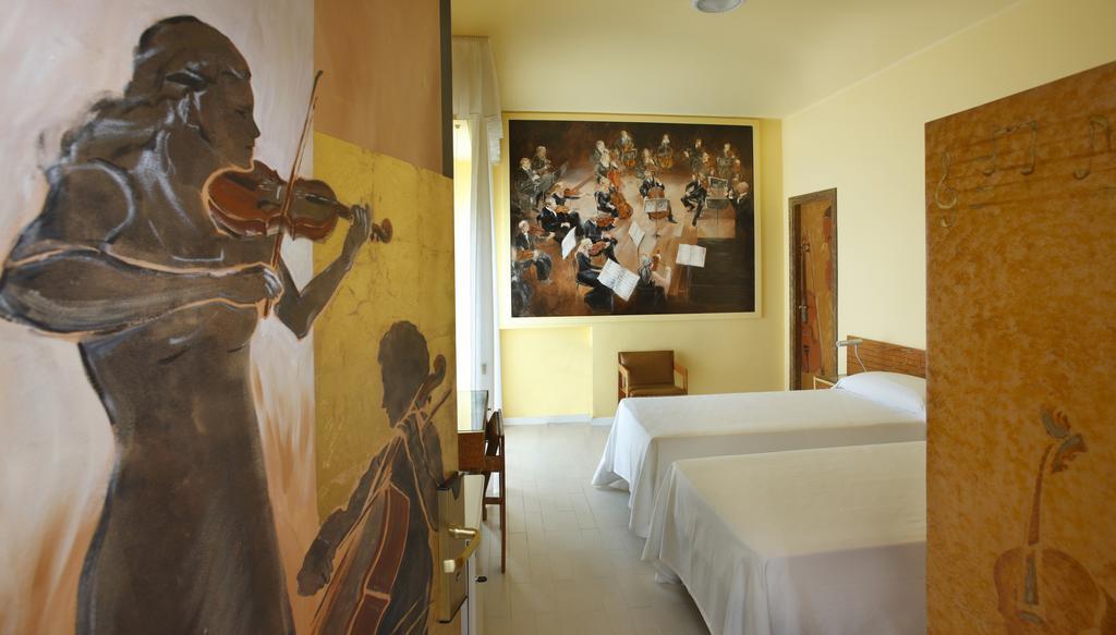 Hotel Alexander Museum Palace Πέζαρο Δωμάτιο φωτογραφία
